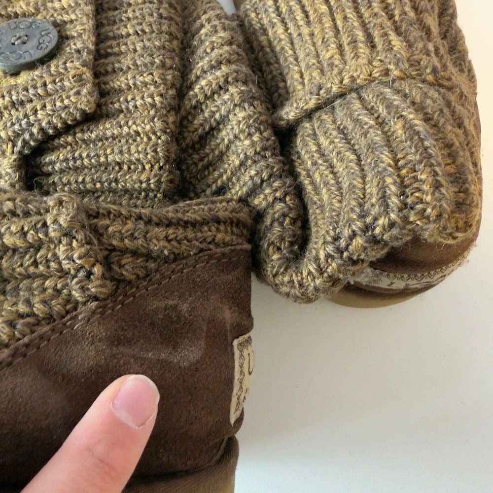 UGG Women's Classic Cardy Sweater Boots Size 9 Brown Knit Winter Preppy Button